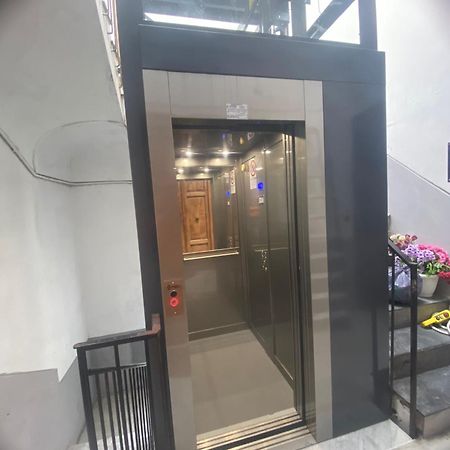Willa La Terrazza Nel Centro Neapol Zewnętrze zdjęcie