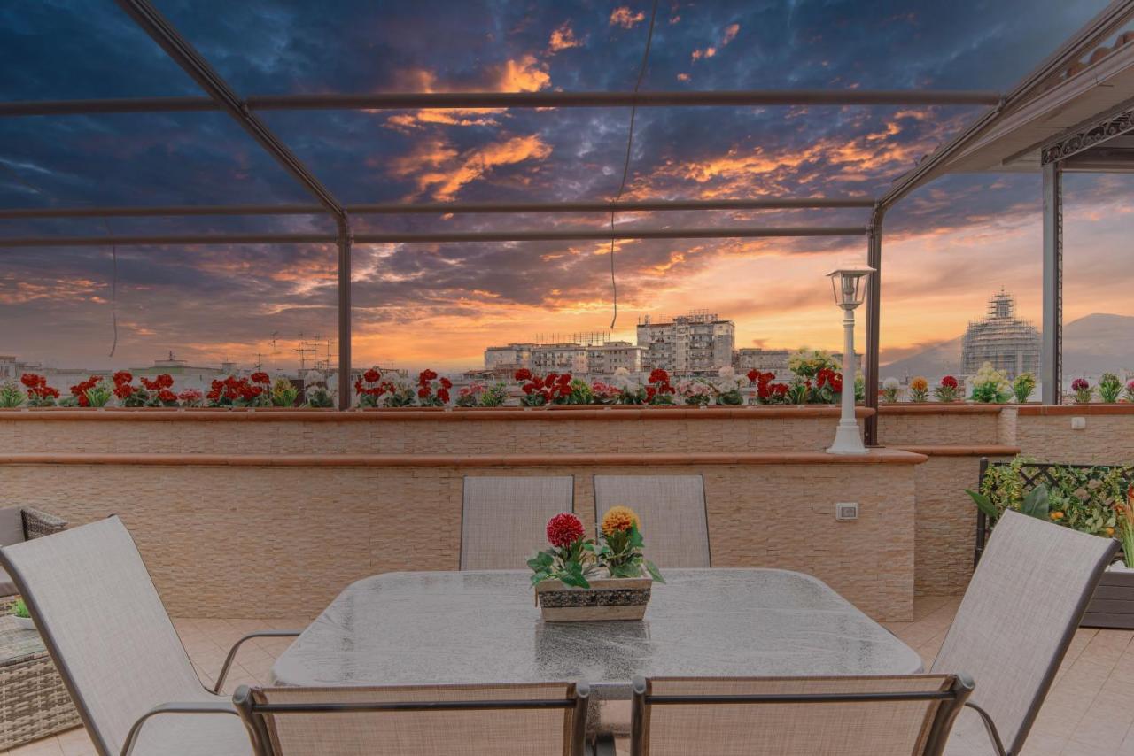 Willa La Terrazza Nel Centro Neapol Zewnętrze zdjęcie